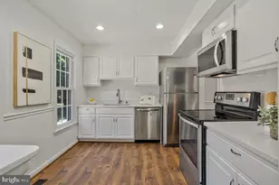 7821 Groveland Square, Springfield, VA 22153 - Photo 8