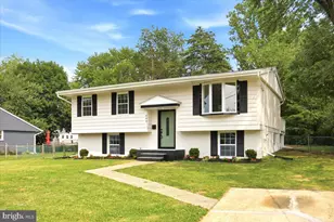 402 Pickett Ln, Herndon, VA 20170 - Photo 2