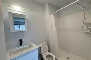 2400 Glengyle Dr, Vienna, VA 22181 - Photo 14