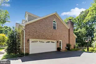 3285 Willow Glen Dr, Herndon, VA 20171 - Photo 2