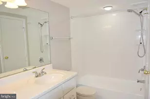 5765 Rexford Ct, Springfield, VA 22152 - Photo 4