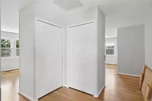 4133 Point Hollow Ln, Fairfax, VA 22033 - Photo 6