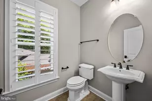8404 Stonewall Dr, Vienna, VA 22180 - Photo 28