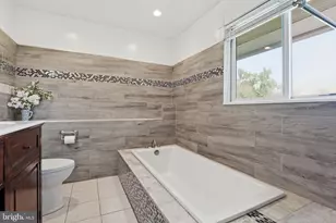 6811 Valley Brook Dr, Falls Church, VA 22042 - Photo 32