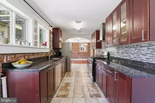 6811 Valley Brook Dr, Falls Church, VA 22042 - Photo 8
