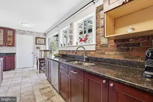6811 Valley Brook Dr, Falls Church, VA 22042 - Photo 10