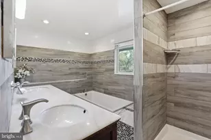 6811 Valley Brook Dr, Falls Church, VA 22042 - Photo 26