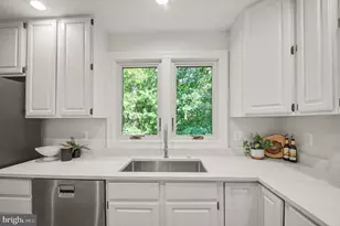 6356 Lee Forest Path, Centreville, VA 20120 - Photo 8