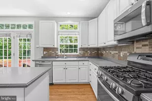 7630 Buckland Pl, Lorton, VA 22079 - Photo 10