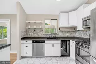 8704 Greystone Pl, Alexandria, VA 22309 - Photo 20