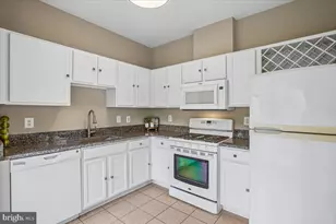 4142 Fountainside Ln, Fairfax, VA 22030 - Photo 10