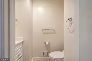 7719 Bristol Square Ct, Springfield, VA 22153 - Photo 10