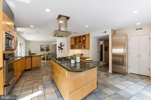 10216 Eisenhower Ln, Great Falls, VA 22066 - Photo 12