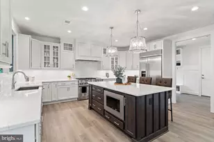 129 Woodview Cir SW, Vienna, VA 22180 - Photo 8