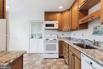 6916 Southridge Drive, McLean, VA 22101 - Photo 8