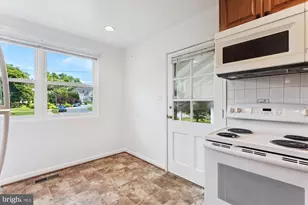 6916 Southridge Dr, McLean, VA 22101 - Photo 12