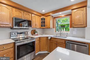 12306 Streamvale Cir, Herndon, VA 20170 - Photo 14