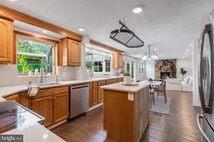 12306 Streamvale Cir, Herndon, VA 20170 - Photo 12