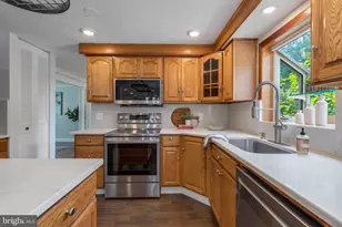 12306 Streamvale Cir, Herndon, VA 20170 - Photo 16