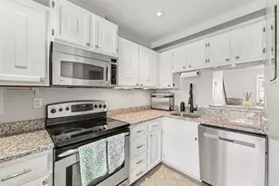 13849 Constitution Ct, Chantilly, VA 20151 - Photo 4
