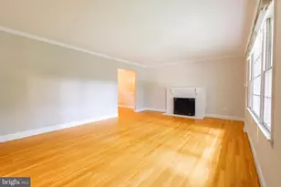9908 Minburn St, Great Falls, VA 22066 - Photo 2