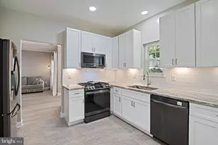 1519 North Point Dr, Reston, VA 20194 - Photo 18