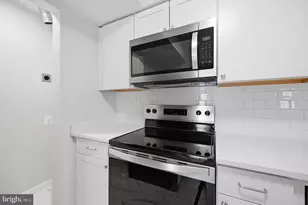 6911 Mary Caroline Cir, Alexandria, VA 22310 - Photo 12