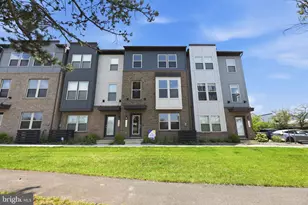 2118 Acadia Rd, Herndon, VA 20170 - Photo 2