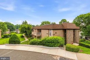 8511 Barrington Ct, Springfield, VA 22152 - Photo 2