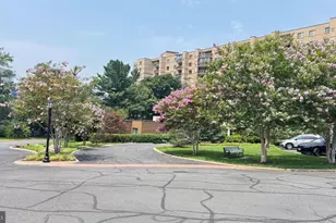 8330 Greensboro Dr, McLean, VA 22102 - Photo 4