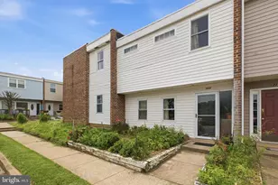 1233 Magnolia Ln, Herndon, VA 20170 - Photo 1