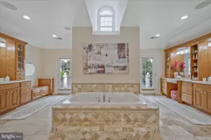 9107 Dara Ln, Great Falls, VA 22066 - Photo 26