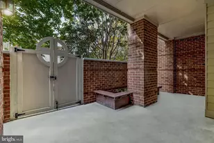 1319 Garden Wall Ct, Reston, VA 20194 - Photo 16