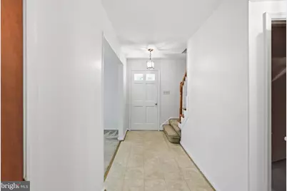 709 McKinley Street NE, Vienna, VA 22180 - Photo 2