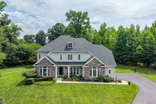 8906 Laurel Overlook Dr, Lorton, VA 22079 - Photo 2