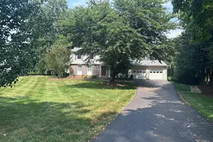 907 Cantle Ln, Great Falls, VA 22066 - Photo 1