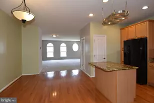 7810 Locust Leaf Ln, Alexandria, VA 22315 - Photo 14