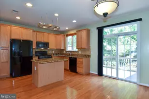 7810 Locust Leaf Ln, Alexandria, VA 22315 - Photo 8