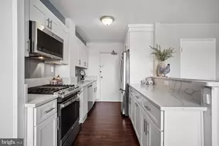 6631 Wakefield Dr, Alexandria, VA 22307 - Photo 10