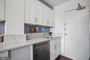 6631 Wakefield Dr, Alexandria, VA 22307 - Photo 12