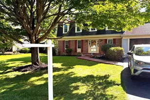 5710 MacKenzie St, Centreville, VA 20120 - Photo 2