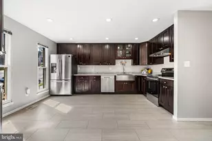 1722 Cy Ct, Vienna, VA 22182 - Photo 2