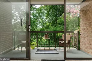9737 Kings Crown Ct, Fairfax, VA 22031 - Photo 6