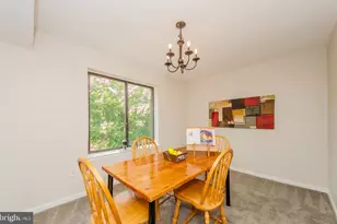 9737 Kings Crown Ct, Fairfax, VA 22031 - Photo 10