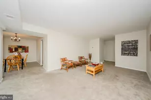 9737 Kings Crown Ct, Fairfax, VA 22031 - Photo 2