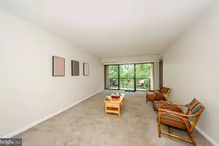 9737 Kings Crown Ct, Fairfax, VA 22031 - Photo 4