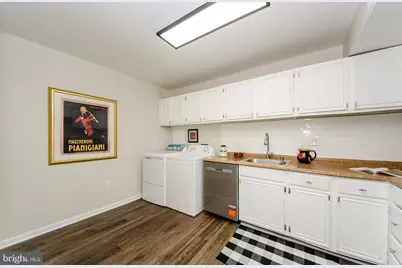 9737 Kings Crown Court #202, Fairfax, VA 22031 - Photo 12
