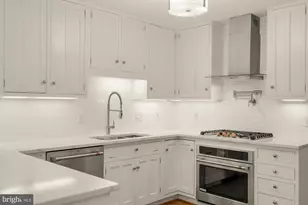 1318 Round Oak Ct, McLean, VA 22101 - Photo 12
