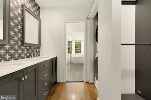 1318 Round Oak Ct, McLean, VA 22101 - Photo 34