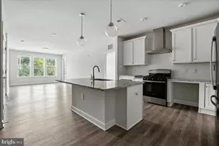 3927 Fair Ridge Dr, Fairfax, VA 22033 - Photo 4